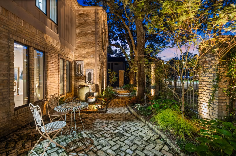 Photo 4 of 16310 Brook Forest Drive, Houston, TX