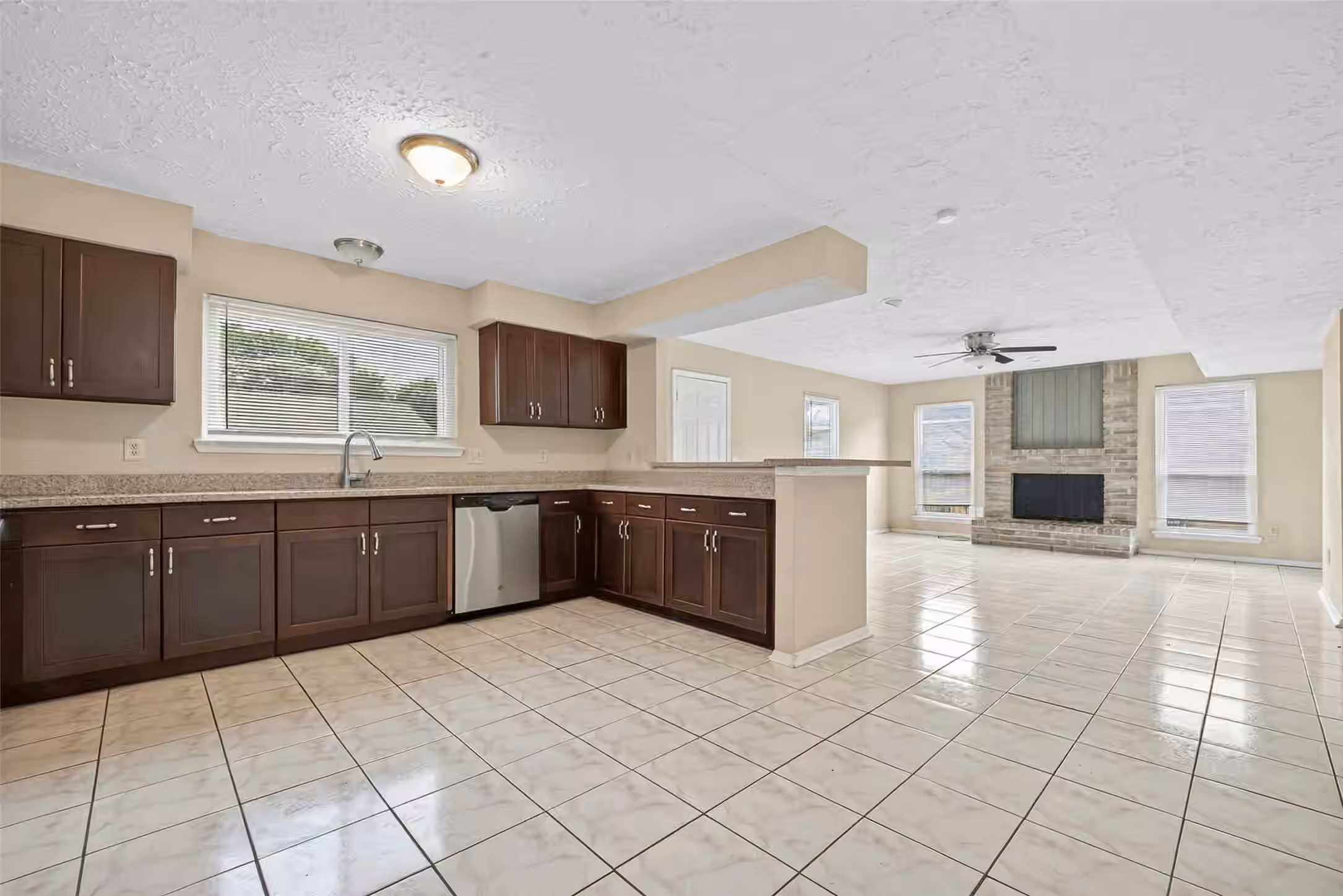 Photo 5 of 13606 Pecan Oak Drive, Houston, TX