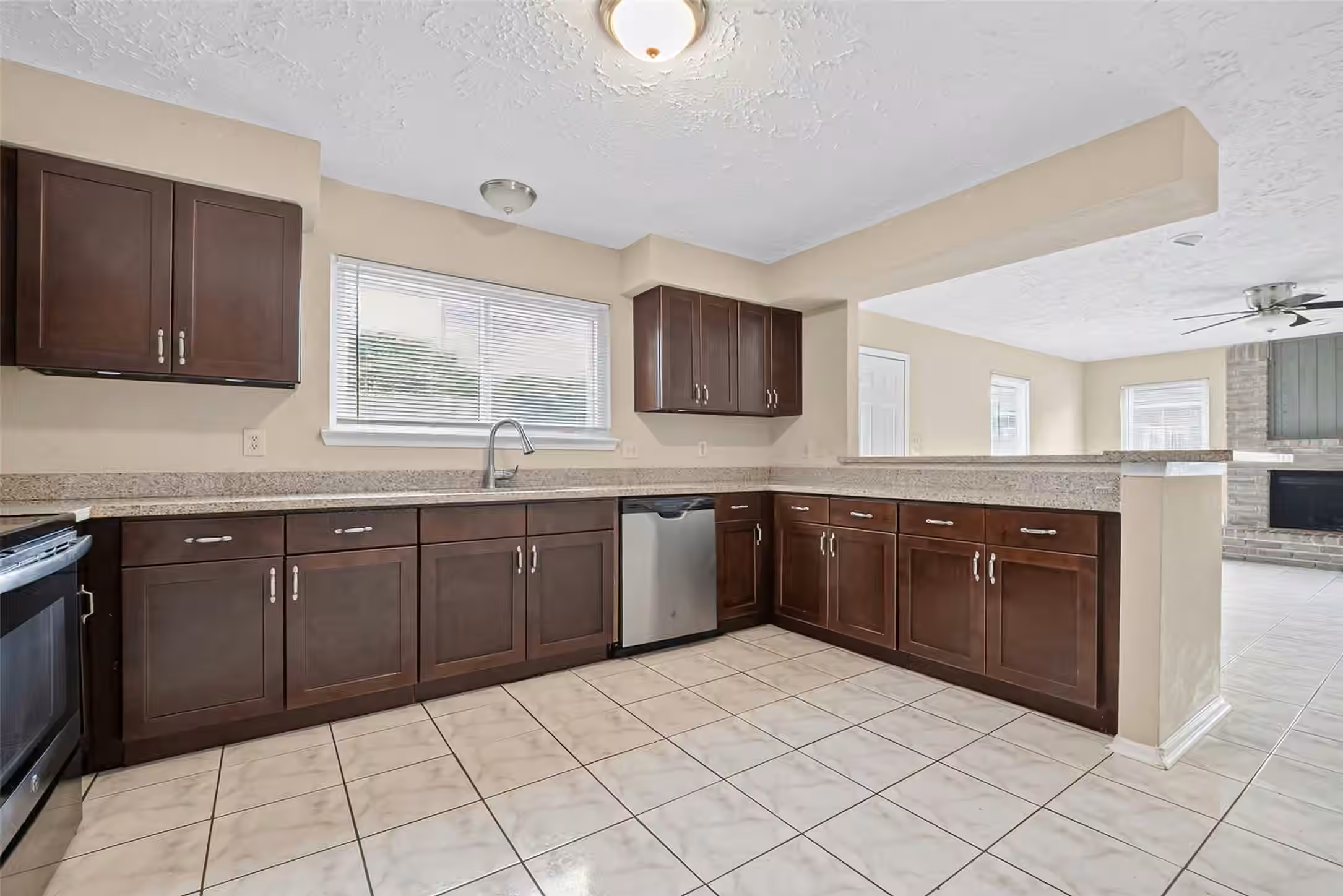 Photo 7 of 13606 Pecan Oak Drive, Houston, TX