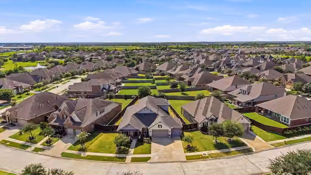 Photo 4 of 9614 Carson Lane, Iowa Colony, TX