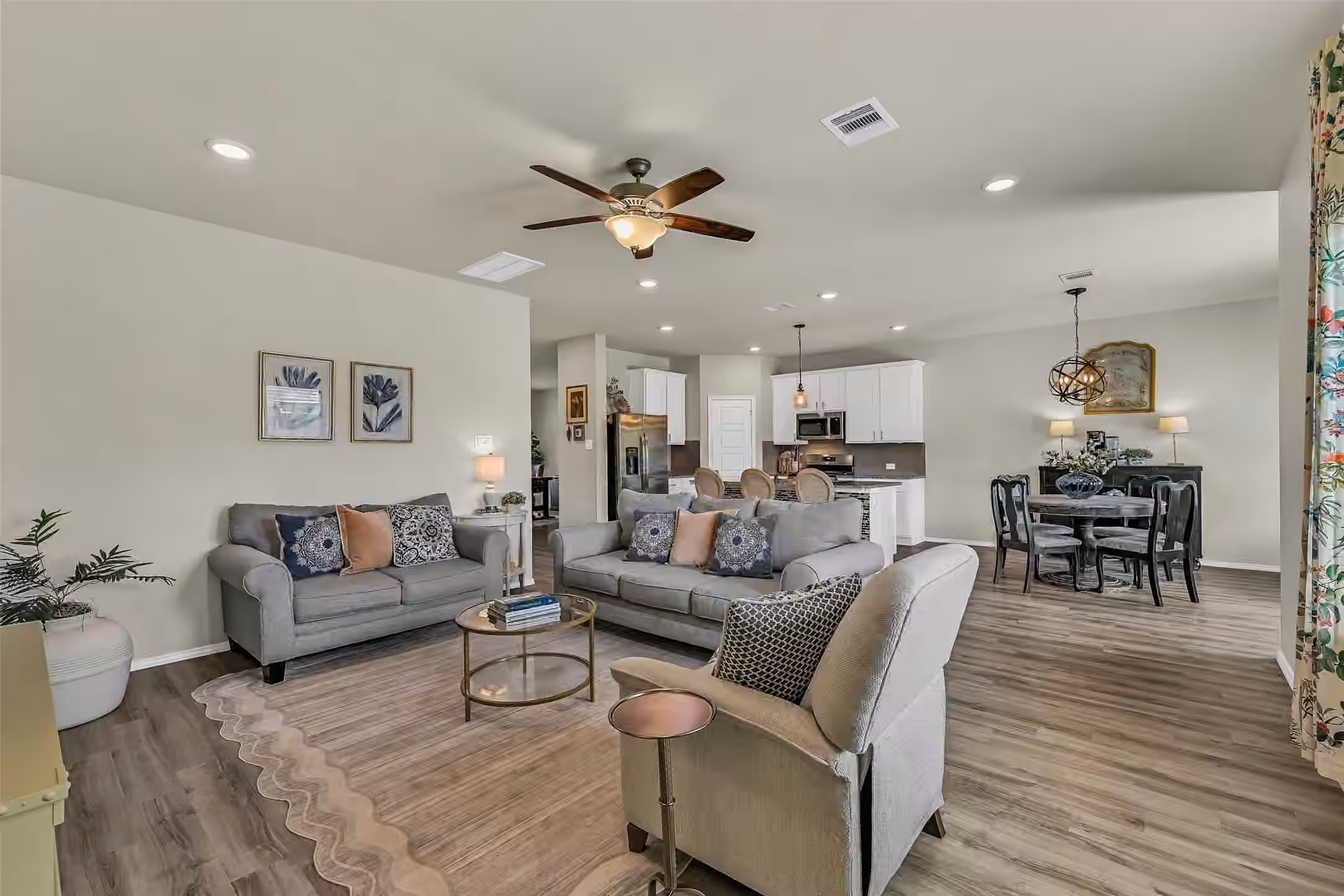 Photo 5 of 13711 Saxon Cliff Lane, Rosharon, TX