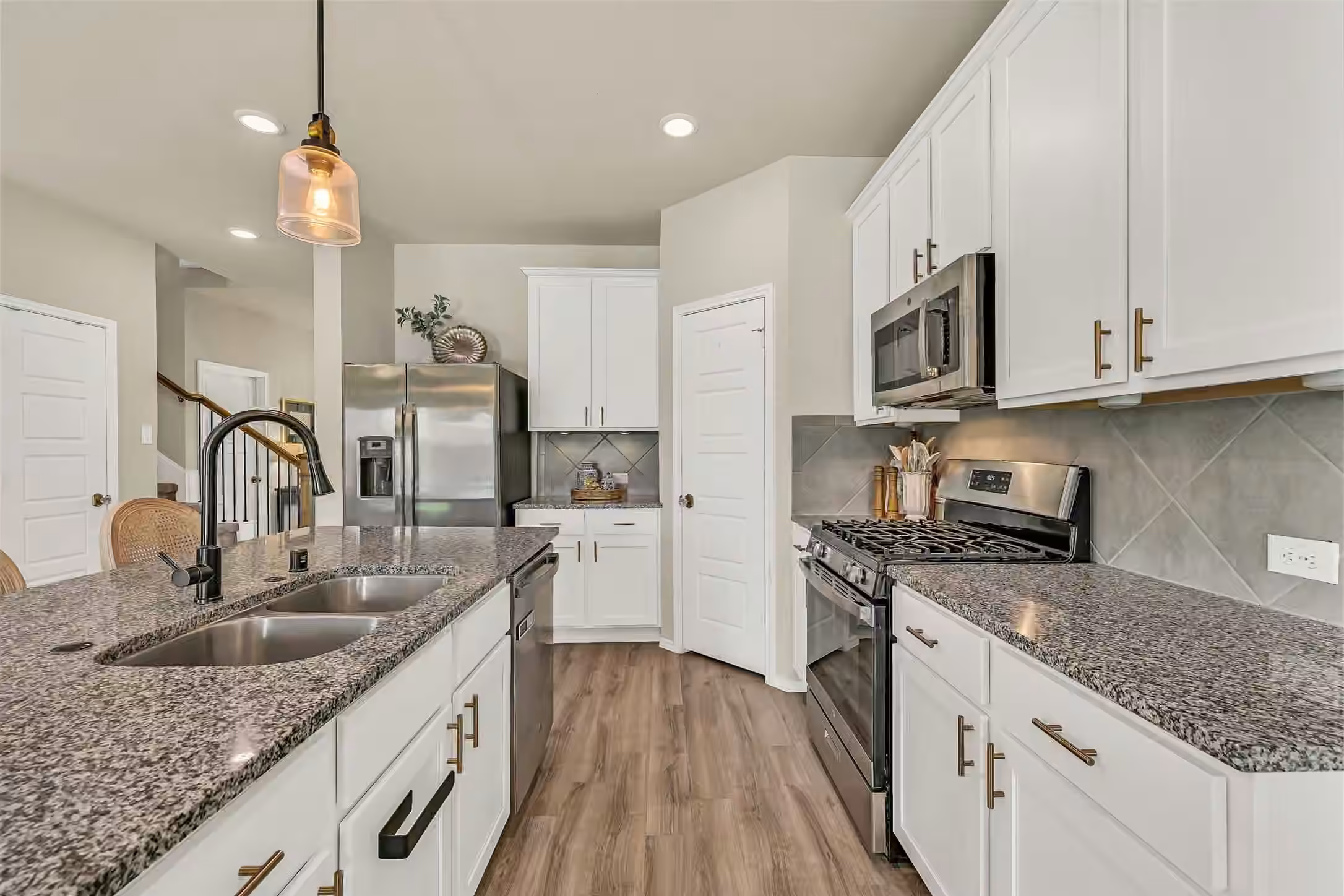 Photo 7 of 13711 Saxon Cliff Lane, Rosharon, TX