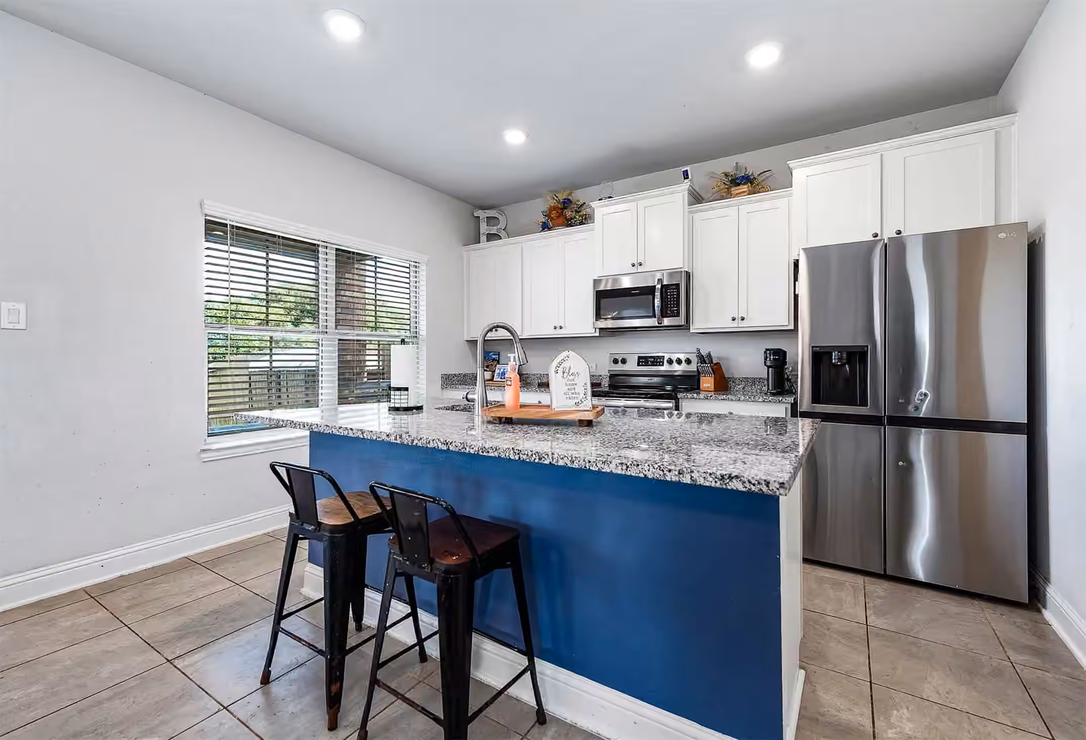Photo 3 of 305 Bryan Way, Angleton, TX
