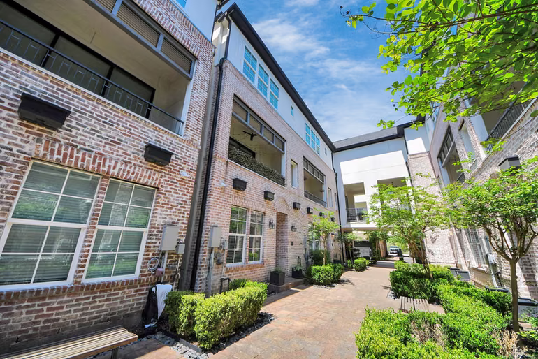Photo 2 of 6072 Kansas Street, Houston, TX