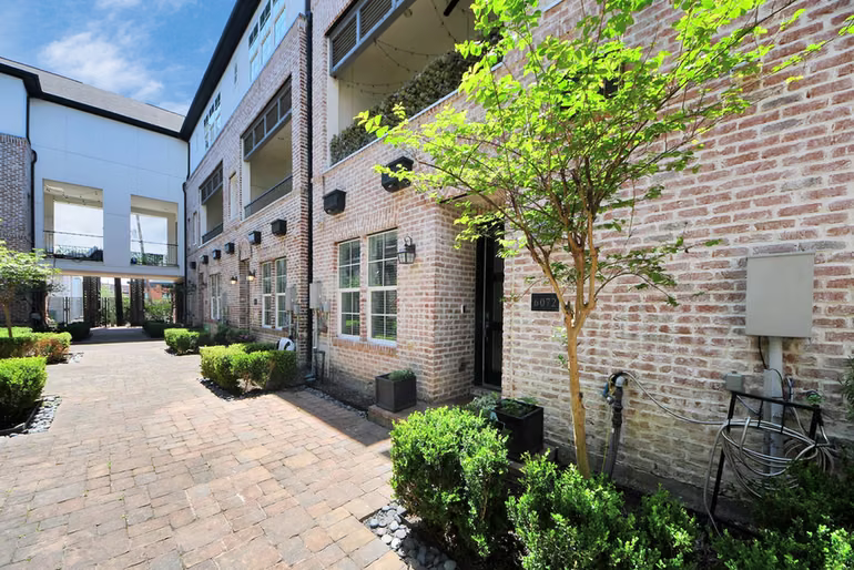 Photo 3 of 6072 Kansas Street, Houston, TX