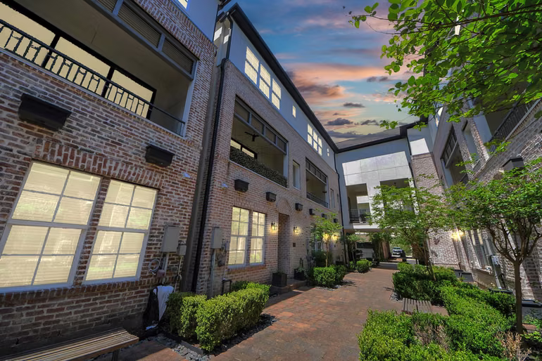 Photo 5 of 6072 Kansas Street, Houston, TX