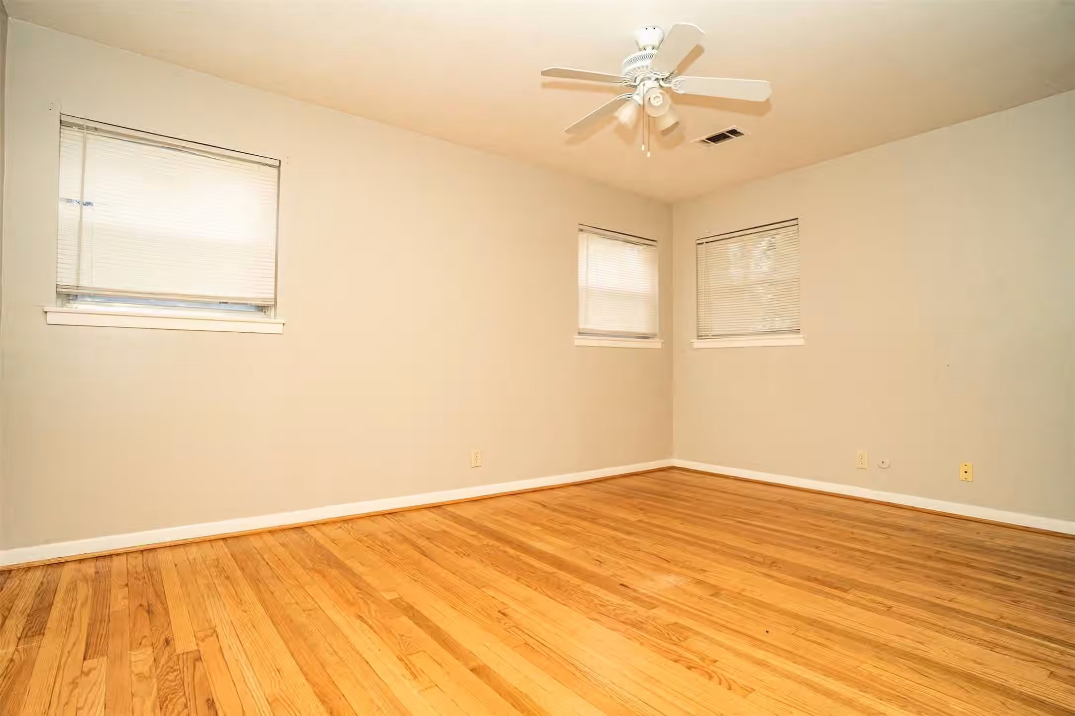 Photo 6 of 4829 Hummingbird Street, Houston, TX