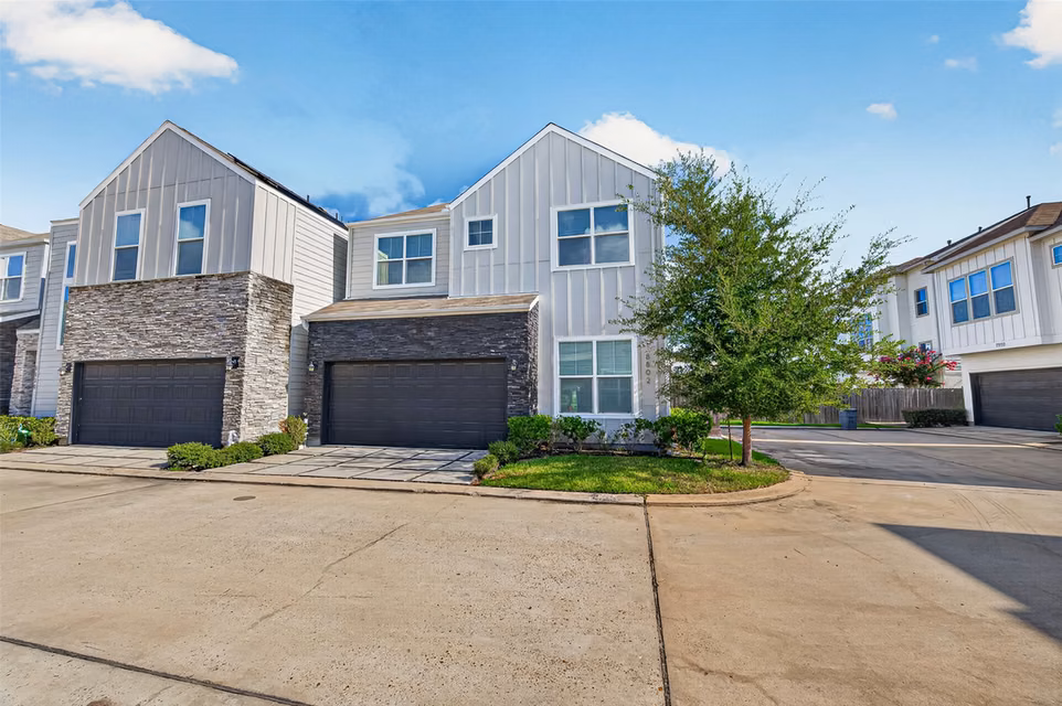 Photo 3 of 8802 Hollister Pine Court, Houston, TX