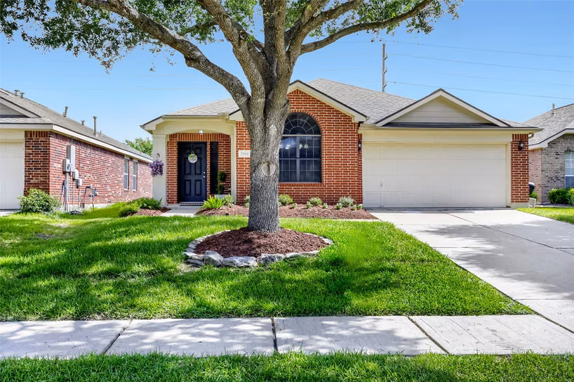 Photo 2 of 7819 Summerdale Drive, Rosenberg, TX