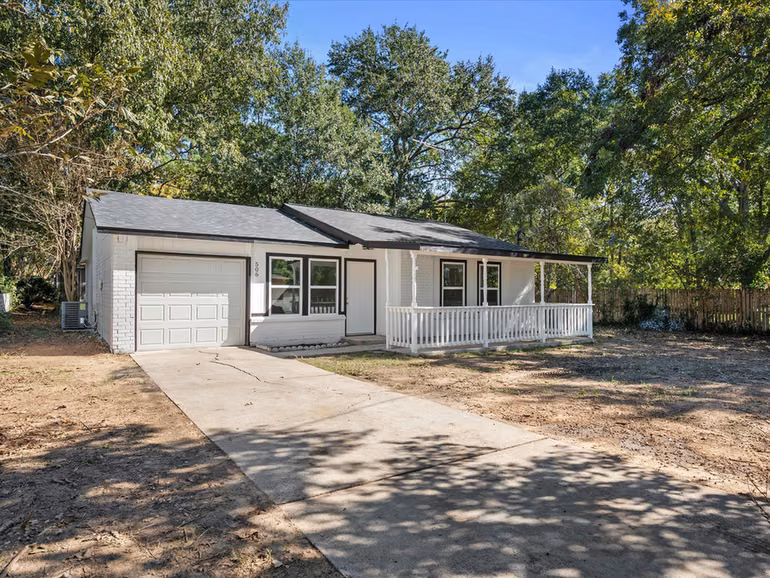 Photo 3 of 506 Worsham Street, Montgomery, TX