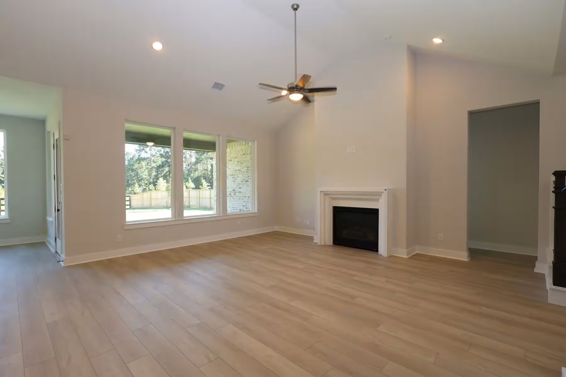 Photo 4 of 14327 Moonlit Creek Court, Montgomery, TX