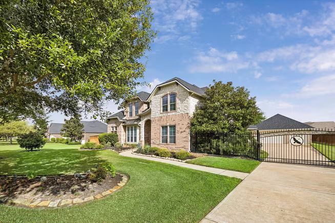 Photo 4 of 20810 E Cameron Ridge Drive, Cypress, TX