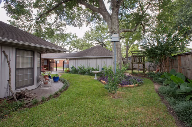 Photo 5 of 7918 Fairdale Lane, Houston, TX