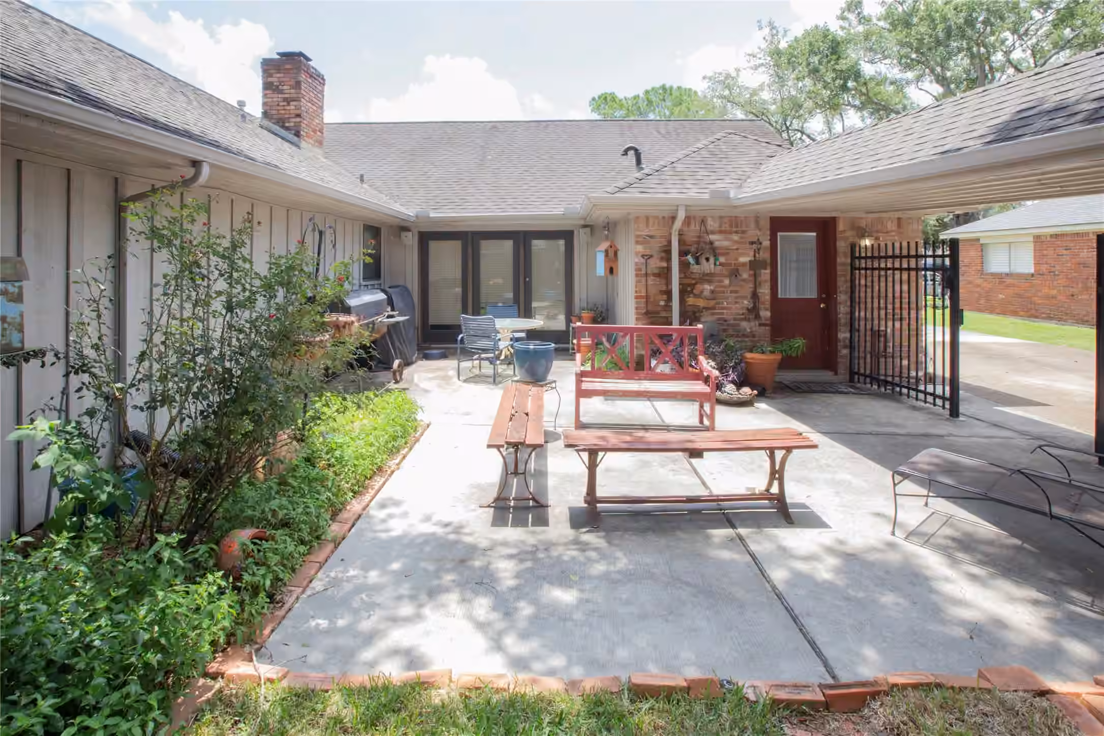 Photo 6 of 7918 Fairdale Lane, Houston, TX