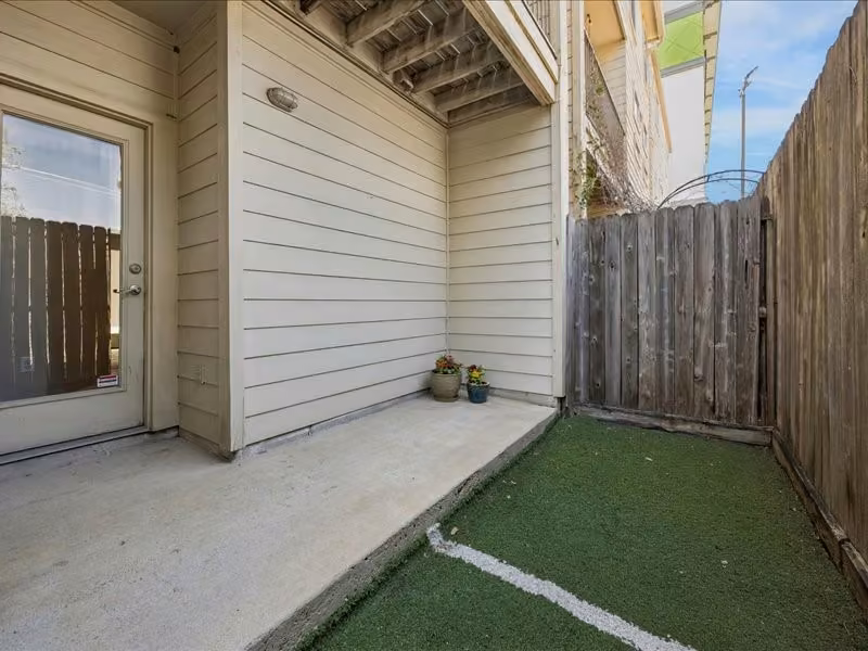 Photo 6 of 3022 Caroline Street, Houston, TX