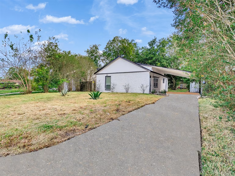 Photo 3 of 4418 Dacca Drive, Houston, TX