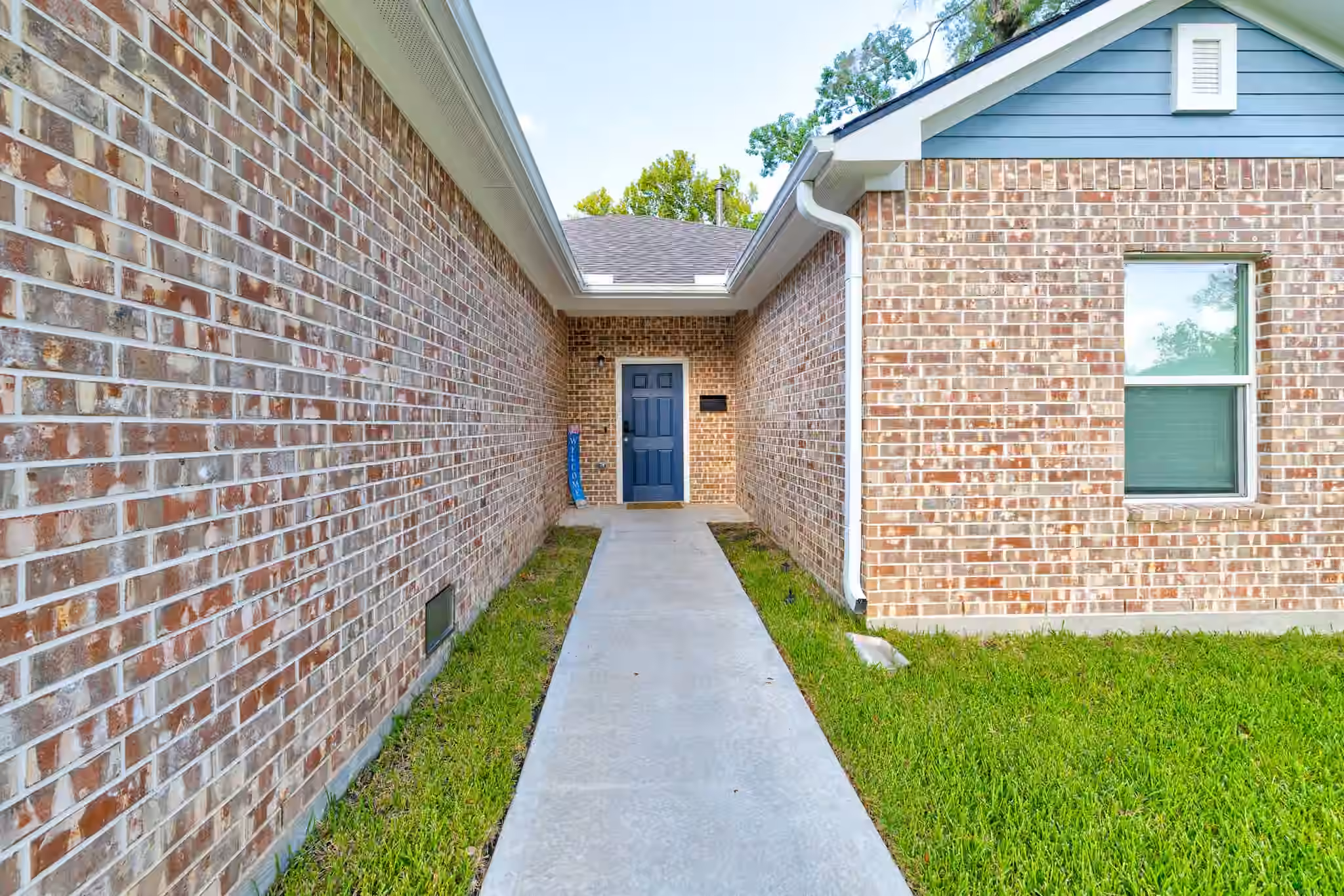 Photo 2 of 2011 Nottingham Street, Pasadena, TX