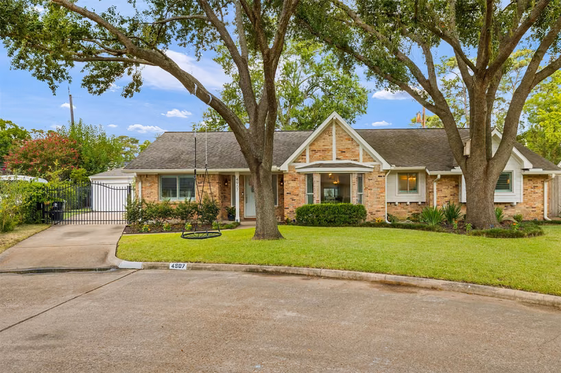 Photo of 4907 Golf Drive, Houston, TX