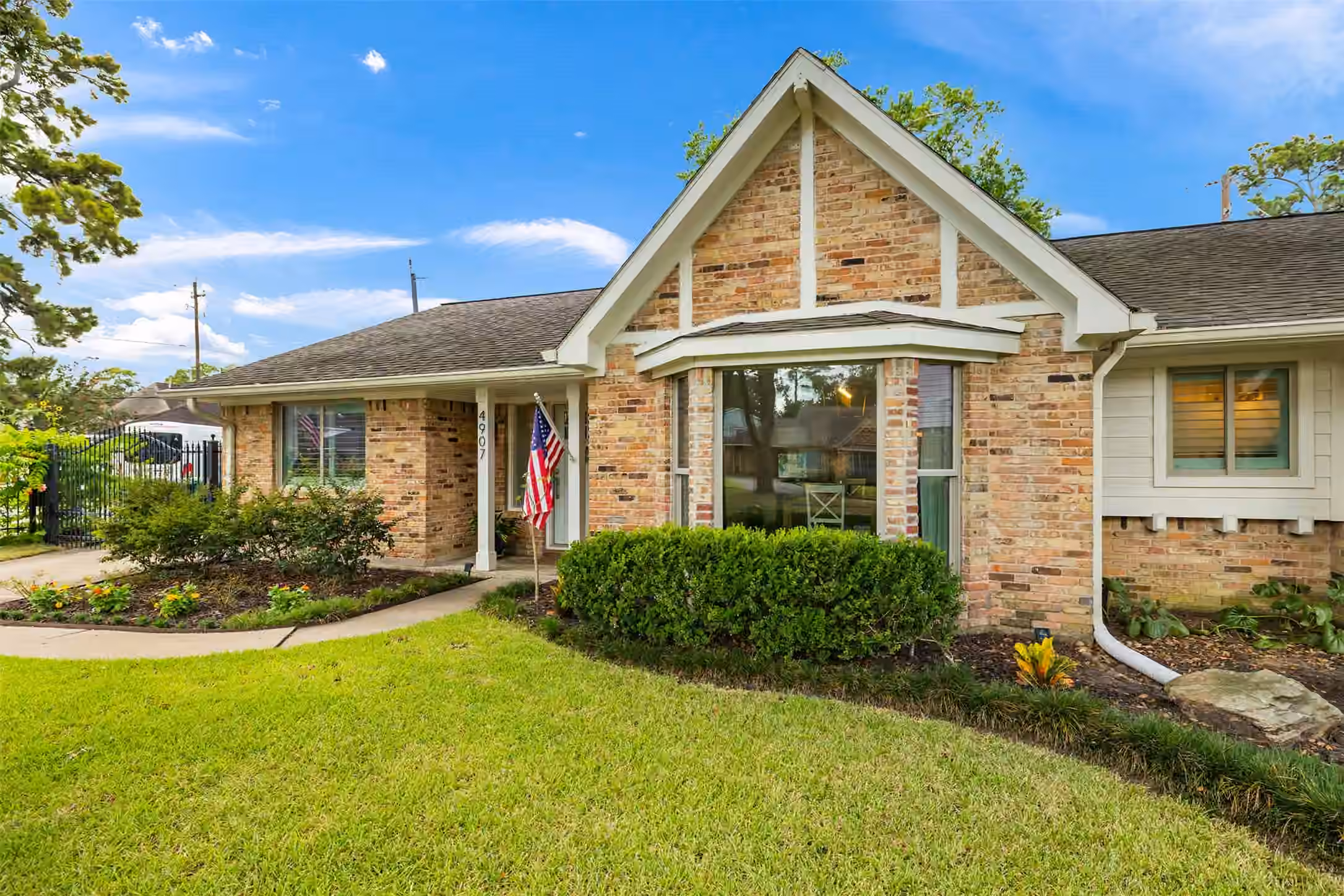 Photo 4 of 4907 Golf Drive, Houston, TX