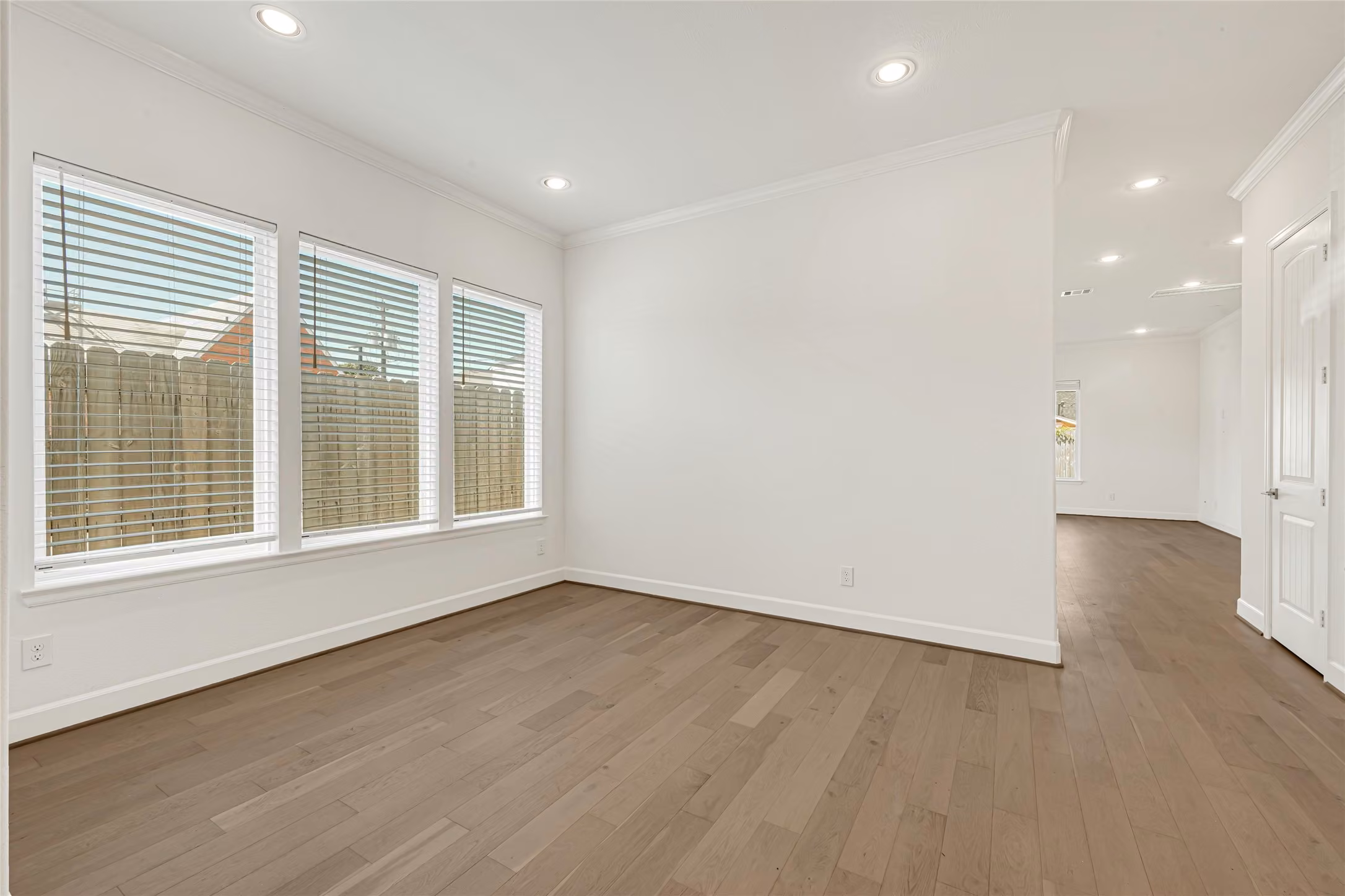 Photo 3 of 1119 Lawrence Street, Houston, TX