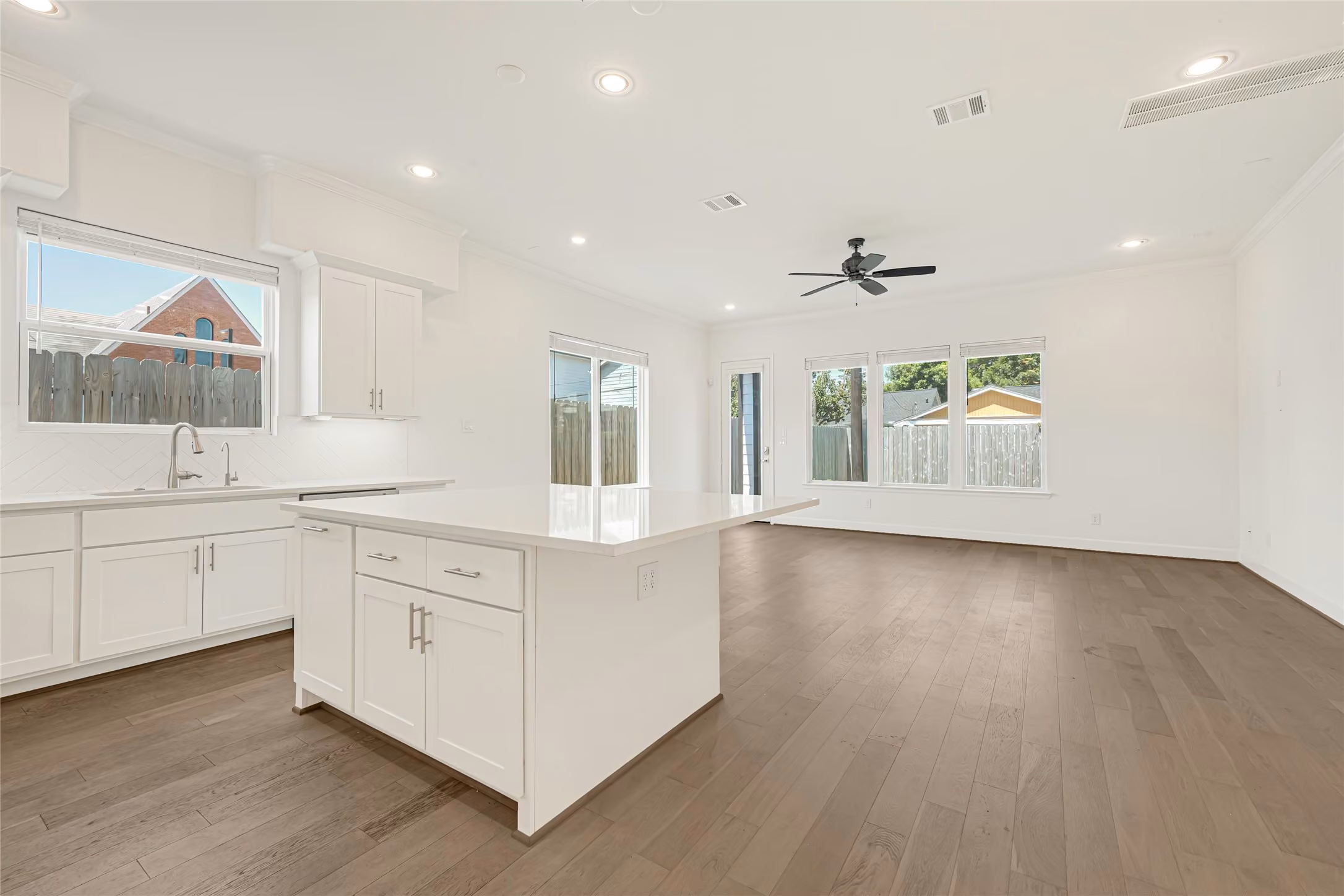 Photo 4 of 1119 Lawrence Street, Houston, TX