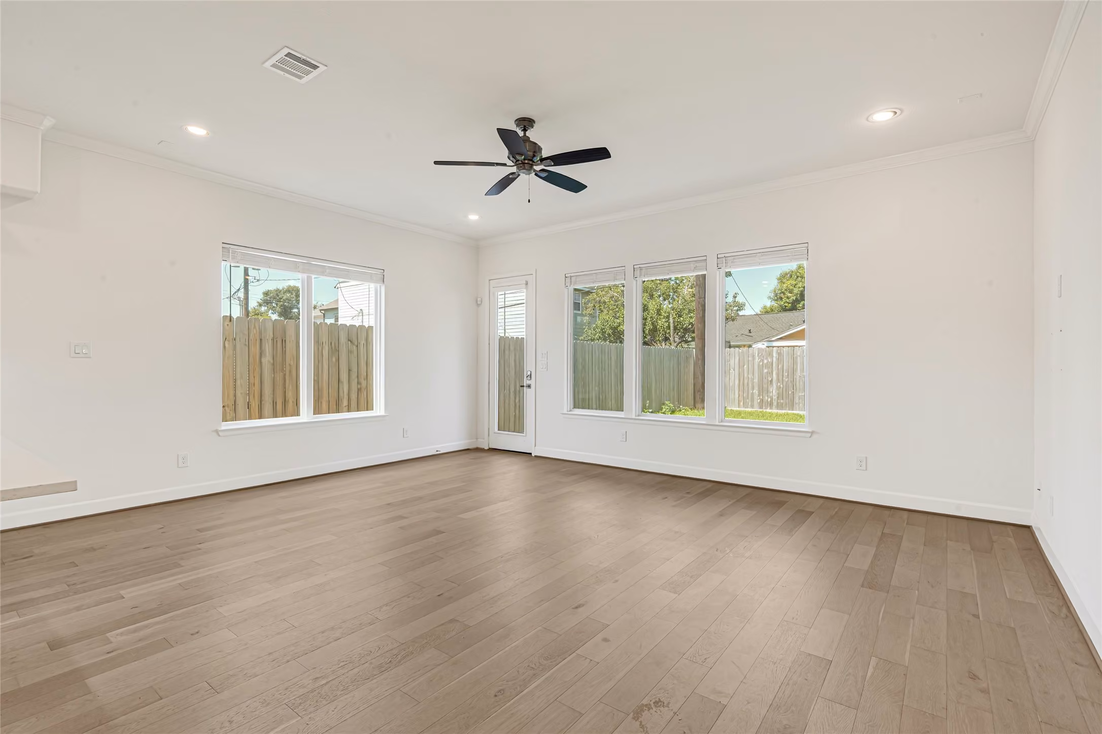 Photo 7 of 1119 Lawrence Street, Houston, TX