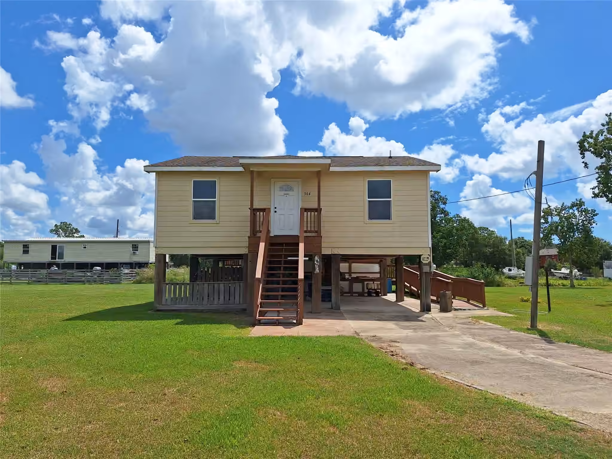 Photo 2 of 304 Bayside Drive, Anahuac, TX