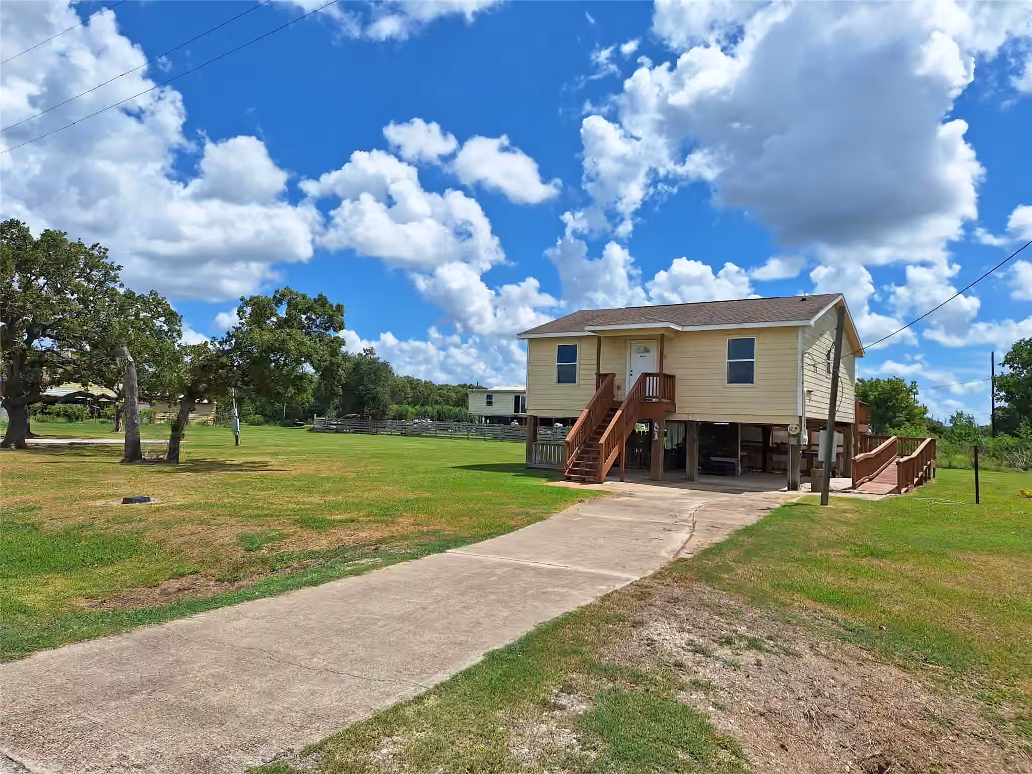 Photo 3 of 304 Bayside Drive, Anahuac, TX