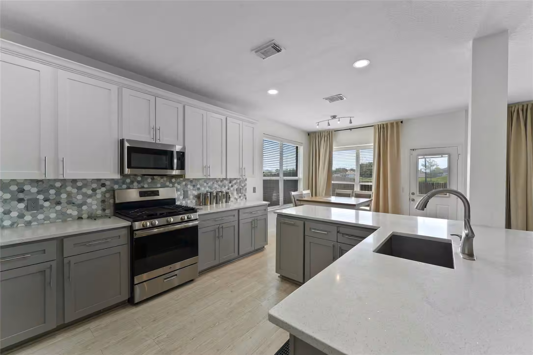 Photo 5 of 10522 Badger Canyon Drive, Houston, TX