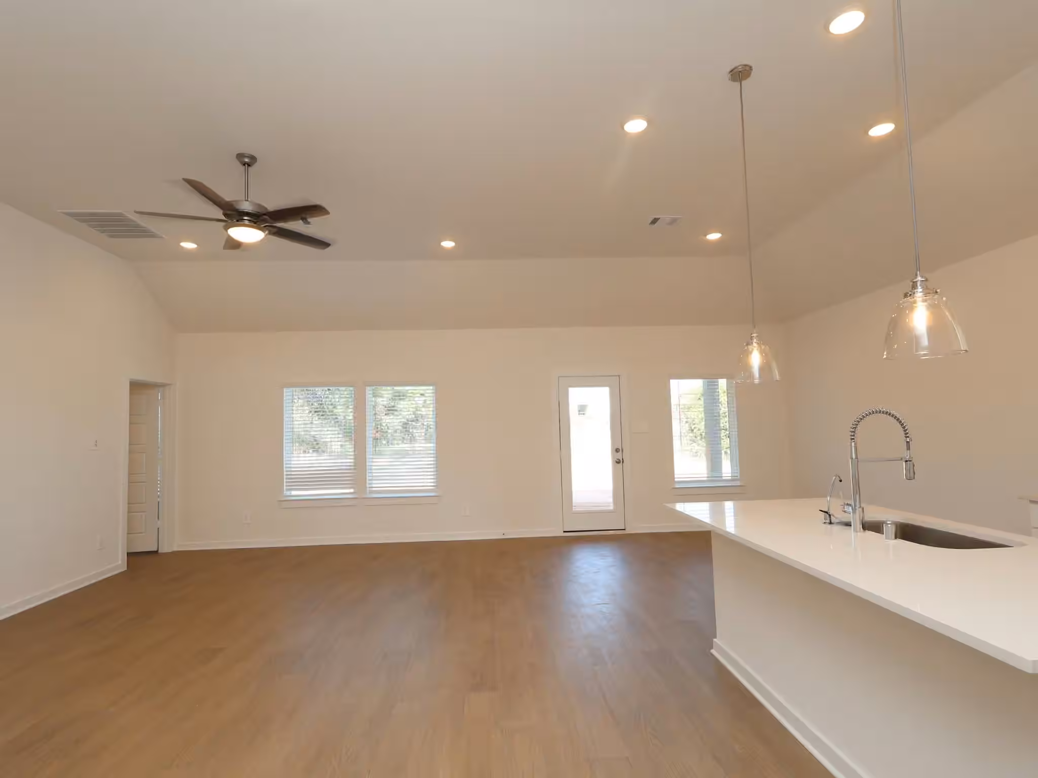 Photo 4 of 180 Wasatch Peaks Way, Willis, TX