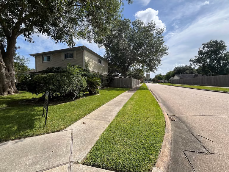 Photo 2 of 6213 Creekside Lane, League City, TX