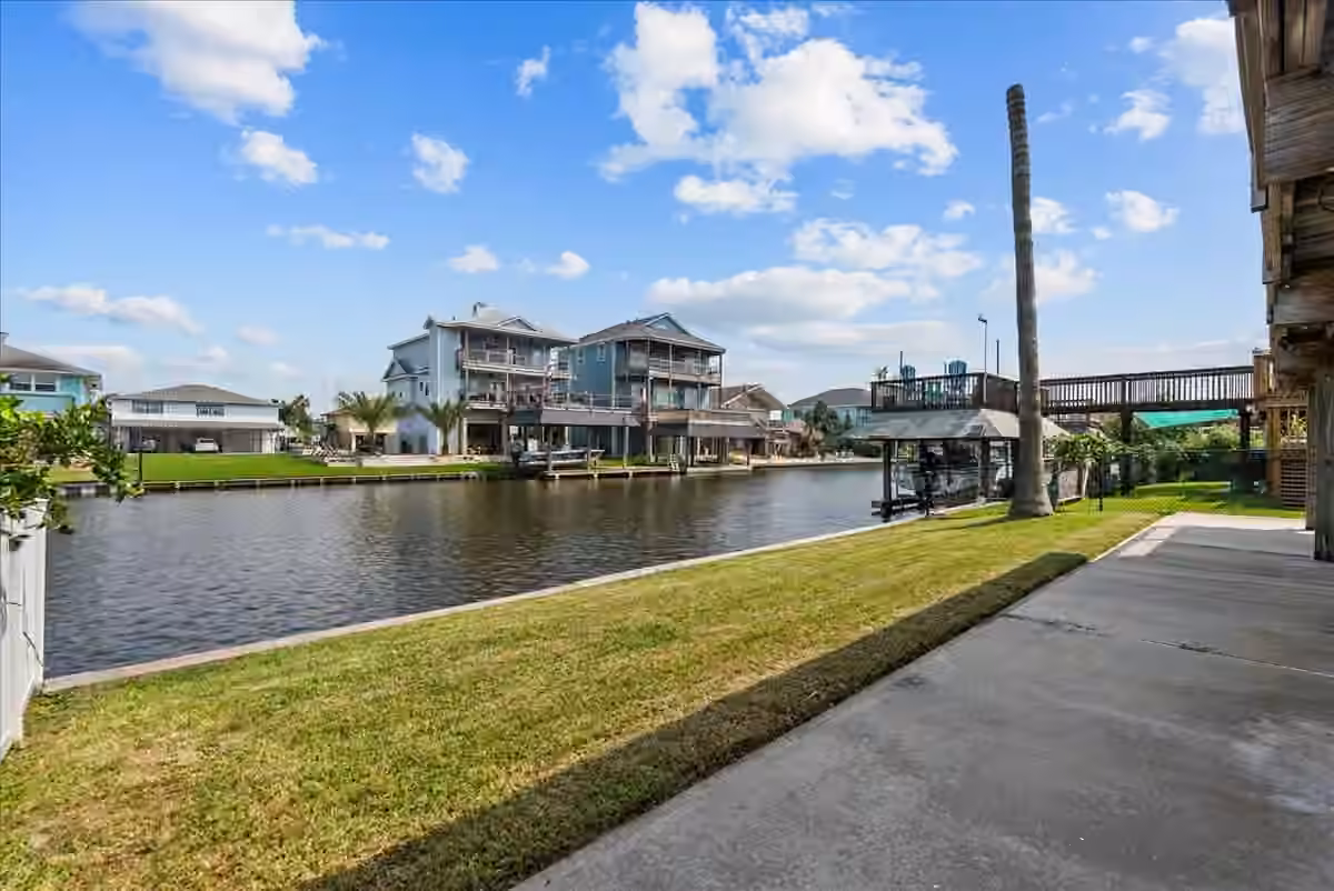 Photo 6 of 984 Bonita Street, Bayou Vista, TX