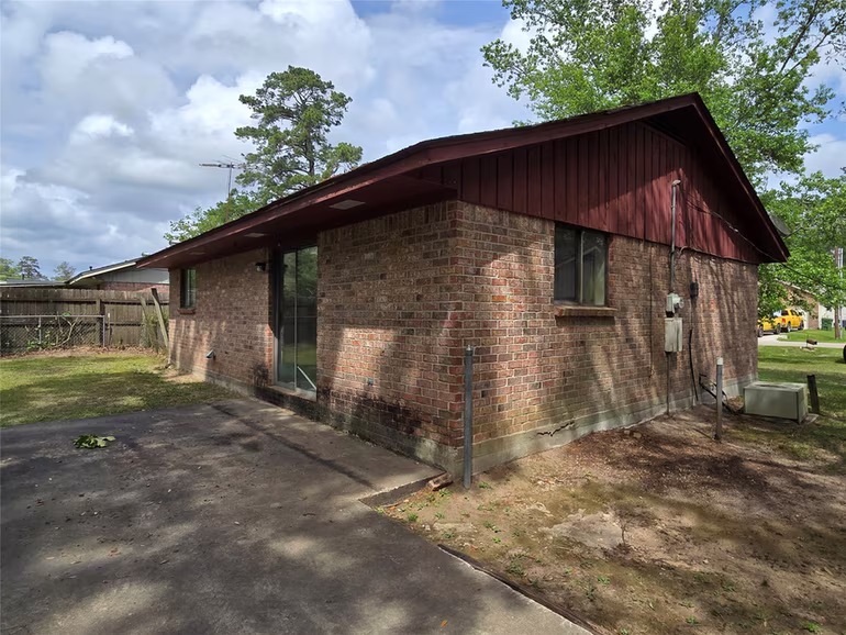 Photo 4 of 808 Willow Avenue, Cleveland, TX