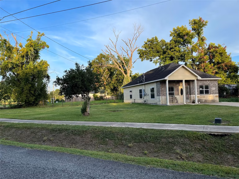 Photo 2 of 5630 Shreveport Boulevard, Houston, TX