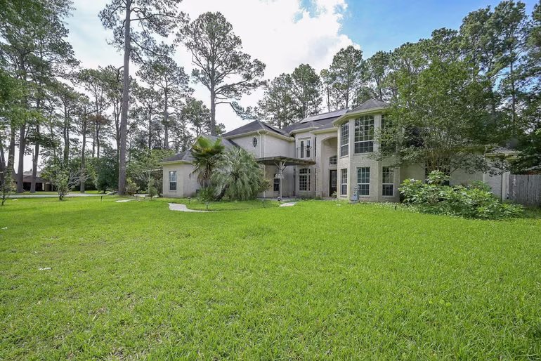 Photo 2 of 11203 Cypress Way Drive, Houston, TX