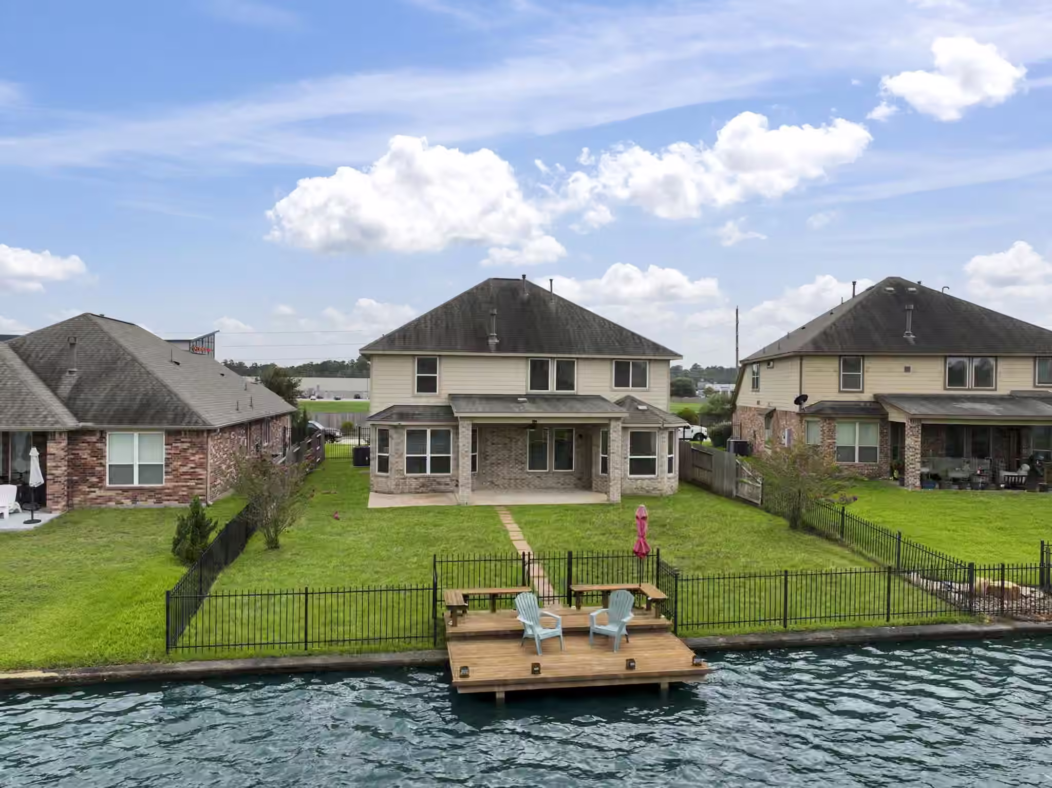 Photo 2 of 3719 Lake Bend Shore Drive, Spring, TX