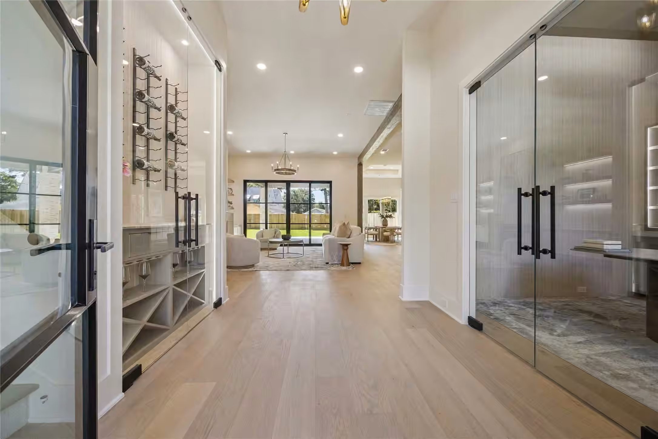 Photo 2 of 539 W 34th Street, Houston, TX