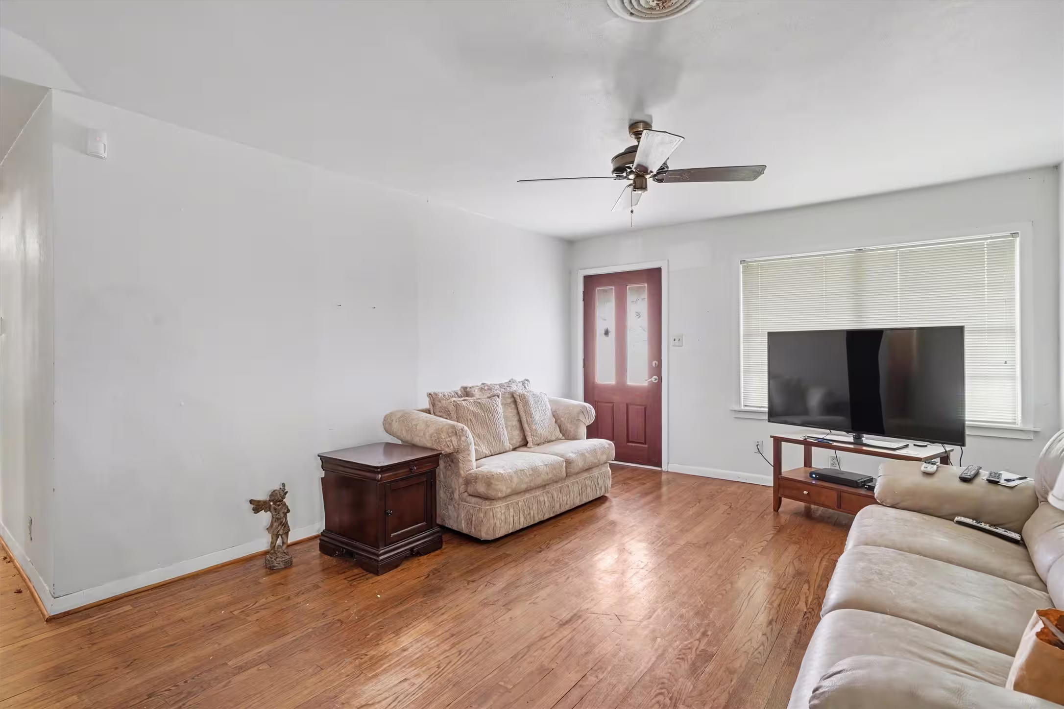 Photo 4 of 7833 Almeda Genoa Road, Houston, TX