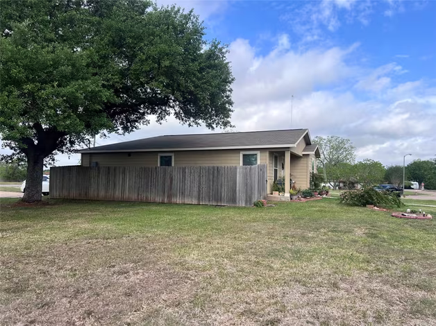 Photo 6 of 2847 Golf Crest Drive, Wharton, TX