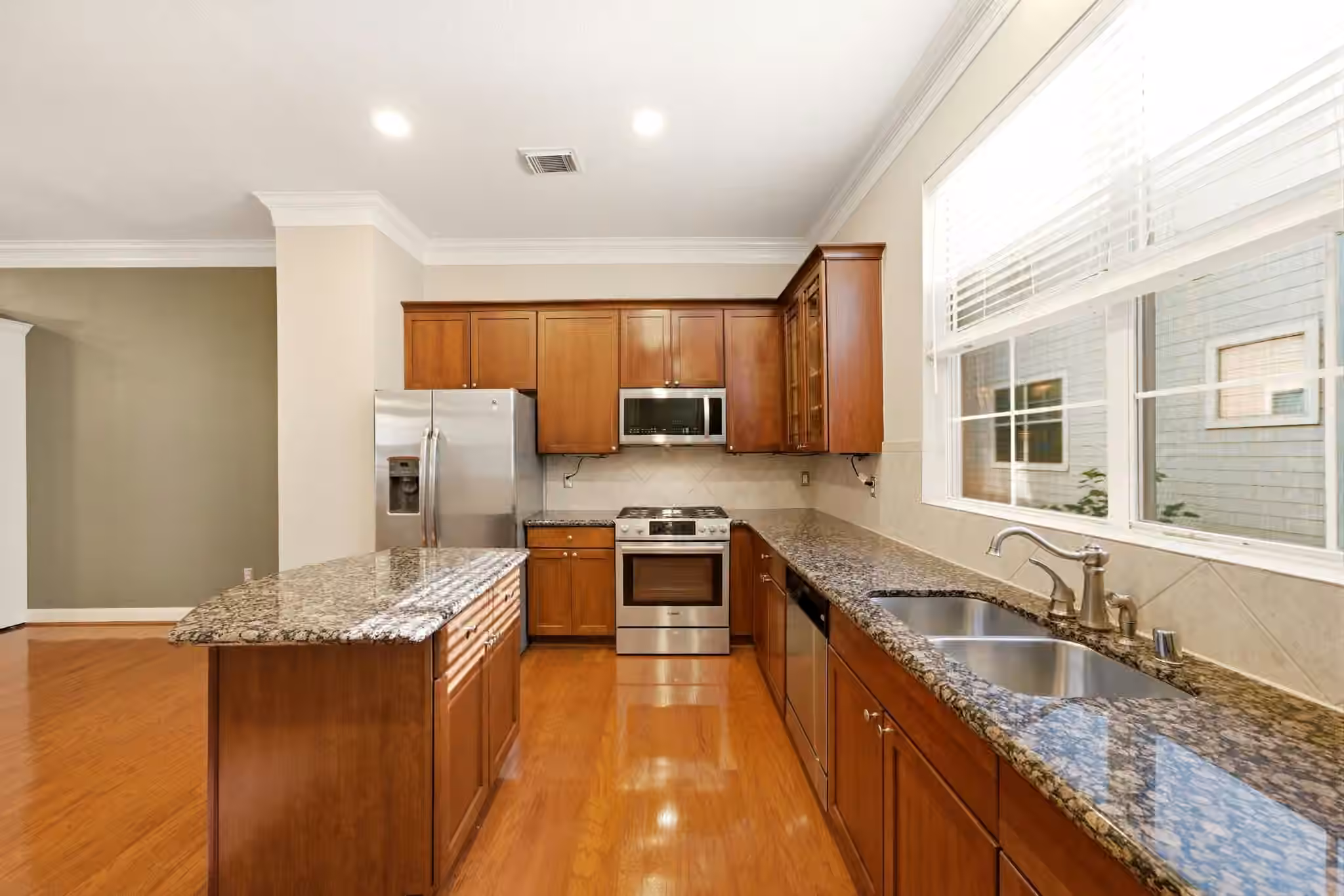 Photo 5 of 1240 Prince Street, Houston, TX