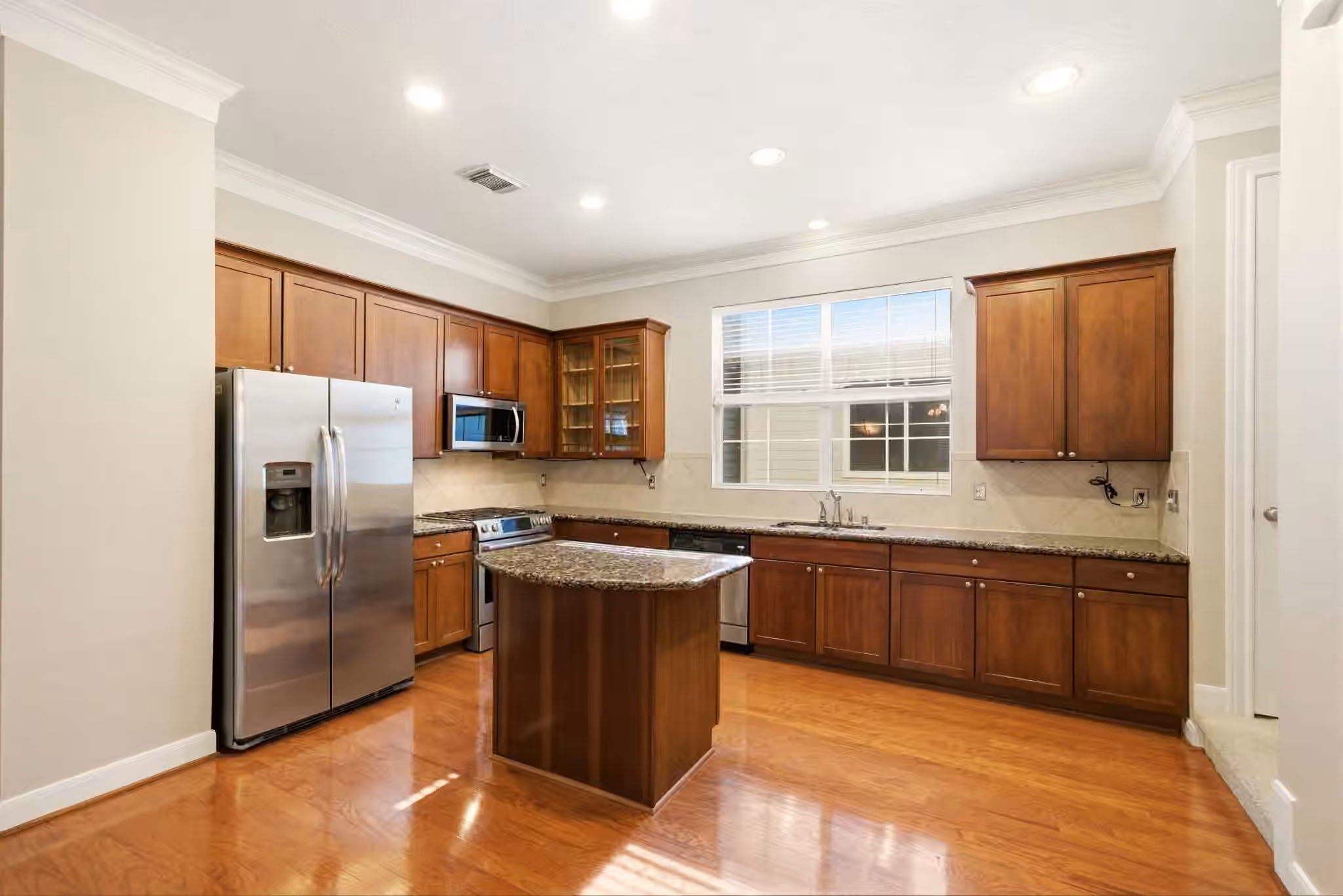 Photo 6 of 1240 Prince Street, Houston, TX