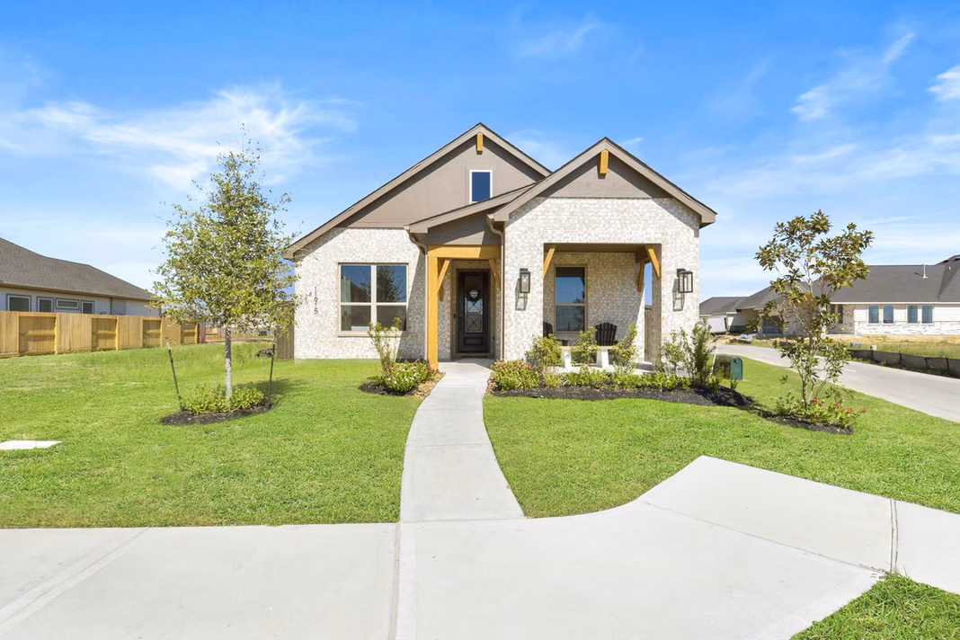 Photo 3 of 11915 S Pavillion Drive, Mont Belvieu, TX