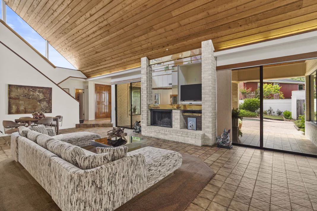 Photo 5 of 2707 Highland Court, Sugar Land, TX