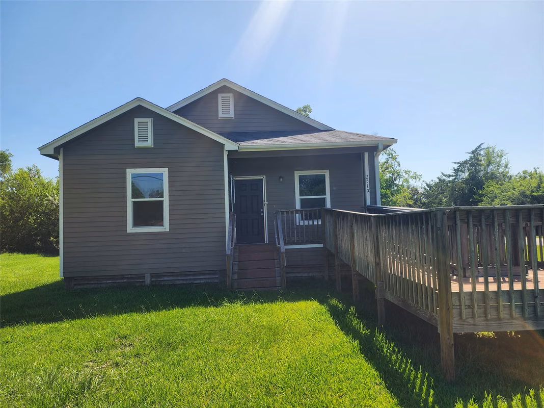 Photo of 2510 24th Street, Dickinson, TX 77539