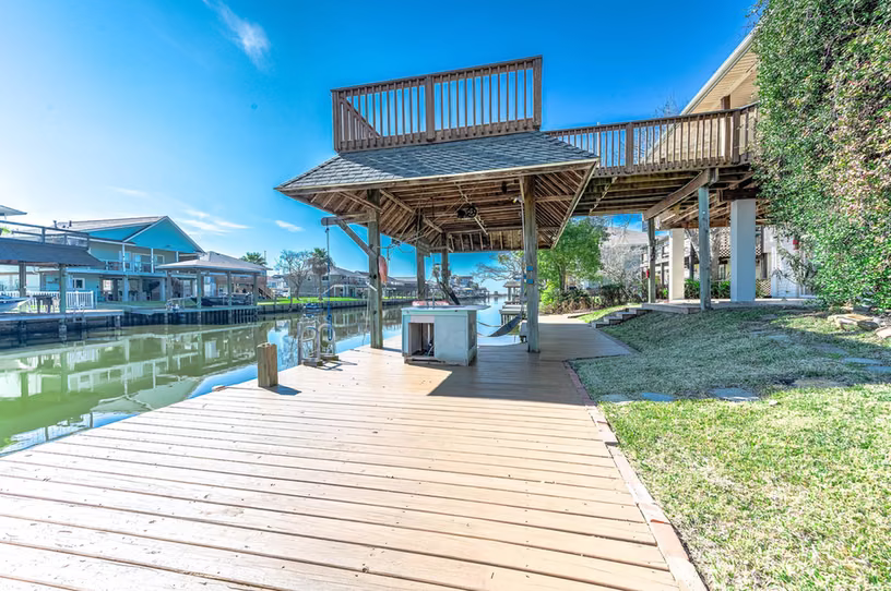 Photo 7 of 837 Marlin Street, Bayou Vista, TX
