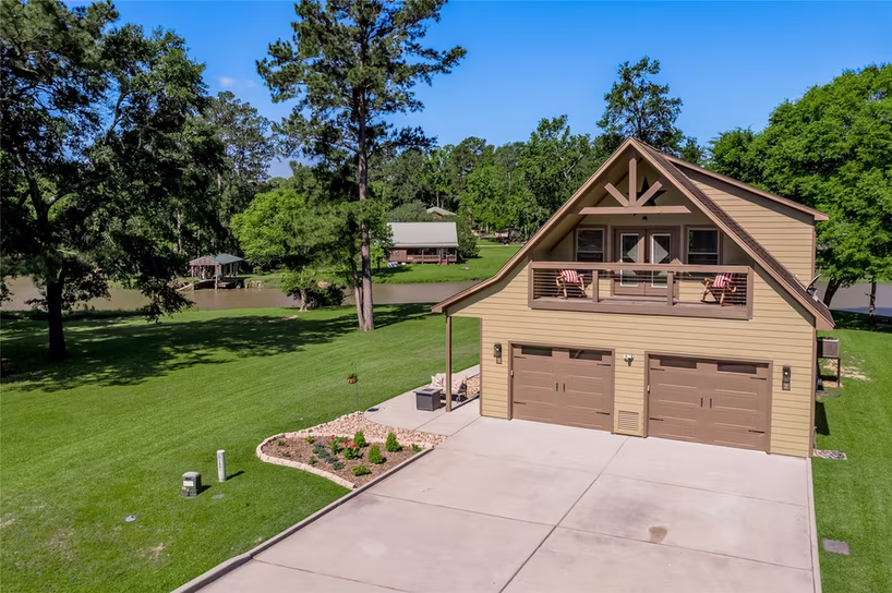 Photo of 16 Wildwood Lake Drive, Huntsville, TX 77340