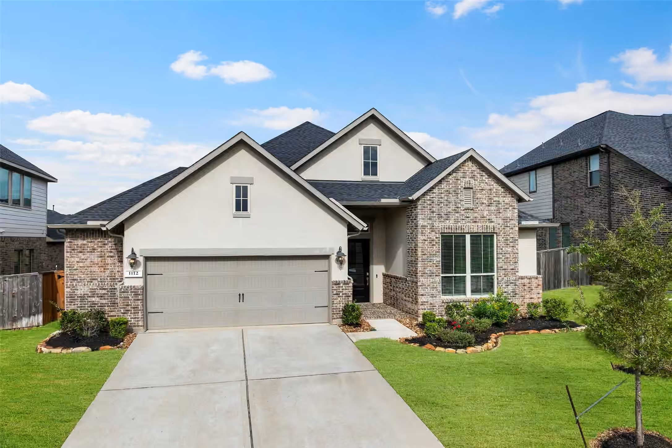 Photo 2 of 1112 Sienna Forest Lane, Pinehurst, TX