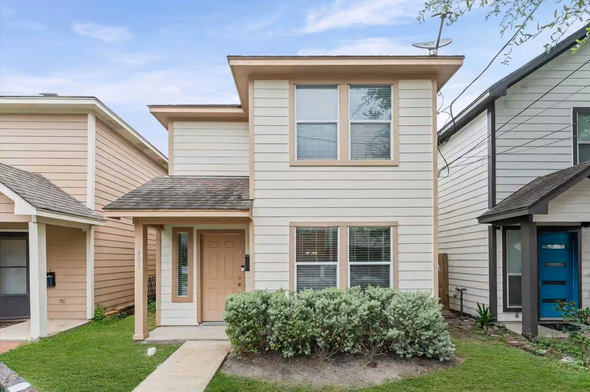 Photo 3 of 1424 Ruthven Street, Houston, TX