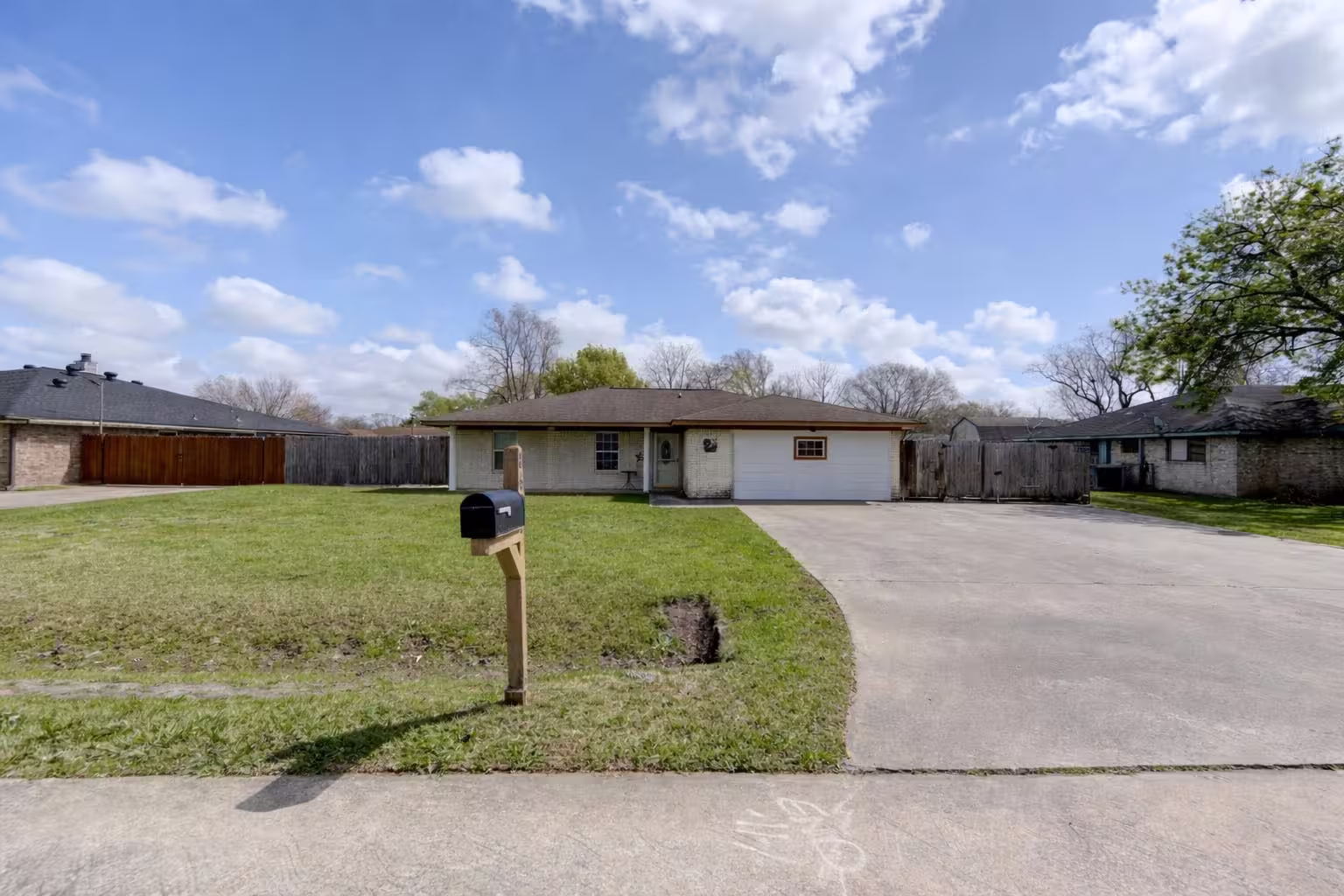 Photo 3 of 8610 Bluebonnet Street, Highlands, TX