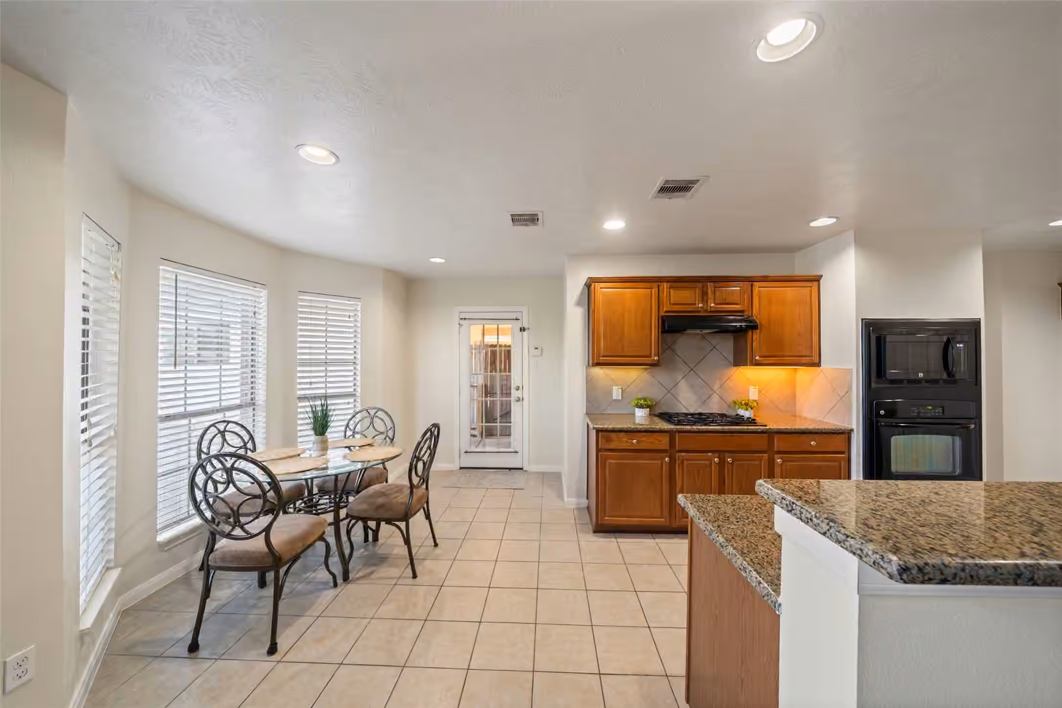 Photo 5 of 3223 Longhorn Circle, Manvel, TX